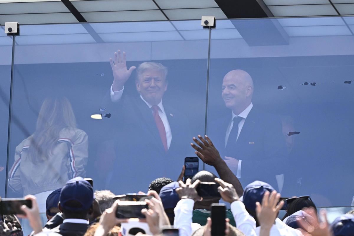 Imaginea pe care ai ratat-o la finala Mondialului » Fostul patron din Superligă, alături de Donald Trump și Gianni Infantino în lojă