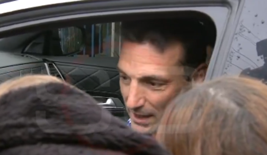 Scaloni, declarații din mașină La două zile după finală, Lionel Scaloni le-a vorbit jurnaliștilor din mașină: „Nu pot să cred ce mă întrebați”