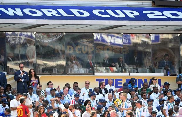 Imaginea pe care ai ratat-o la finala Mondialului » Fostul patron din Superligă, alături de Donald Trump și Gianni Infantino în lojă