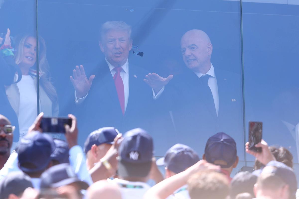 Imaginea pe care ai ratat-o la finala Mondialului » Fostul patron din Superligă, alături de Donald Trump și Gianni Infantino în lojă