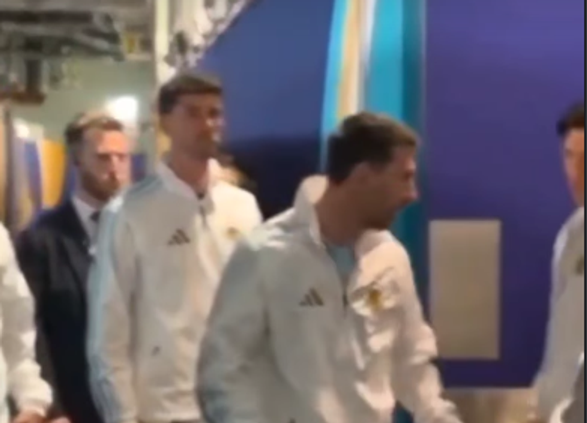Jucătorii Argentinei, pe tunel, înaintea finalei de Campionat Mondial cu Spania