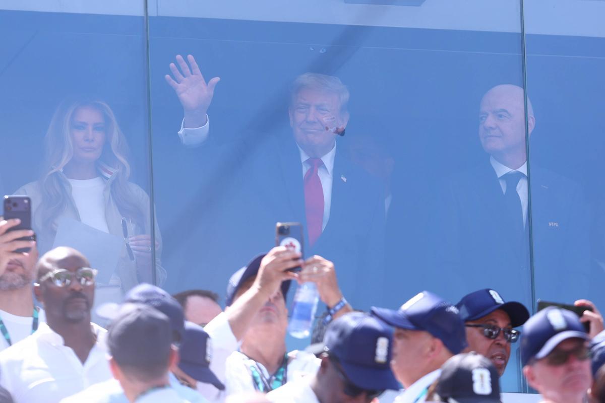Imaginea pe care ai ratat-o la finala Mondialului » Fostul patron din Superligă, alături de Donald Trump și Gianni Infantino în lojă
