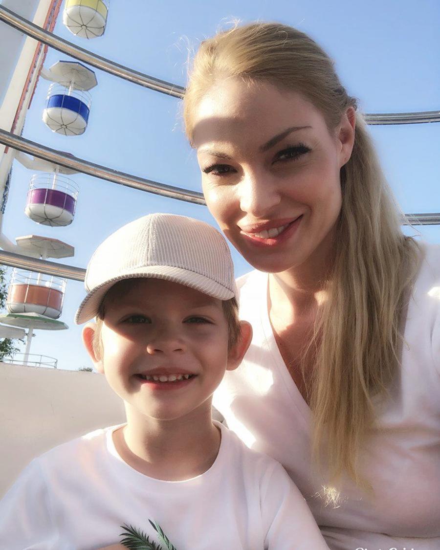 FOTO: Libertatea // Valentina Pelinel și fiul ei, Milan FOTO Valentina Pelinel îl răsfață pe fiul pe care îl are cu Cristi Borcea » Unde l-a dus în vacanță