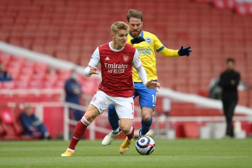 Martin Odegaard, la minge, pentru Arsenal // foto: Guliver/gettyimages
