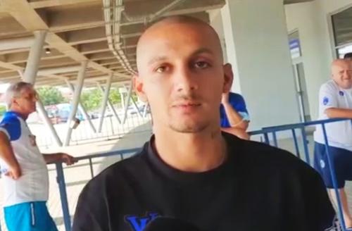 Alexandru Mitriță (26 de ani) asistă la meciul dintre CS Universitatea Craiova și Gaz Metan Mediaș. Fotbalistul aflat sub contract cu New York City ar vrea să colaboreze cu Laurențiu Reghecampf (45 de ani) în Bănie.