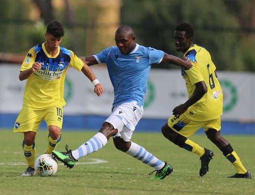 Joseph Minala (24 de ani) este în tribunele arenei „Ion Oblemenco” la partida dintre CS Universitatea Craiova și Gaz Metan Mediaș. Mijlocașul camerunez ar fi aproape de un transfer în Bănie.