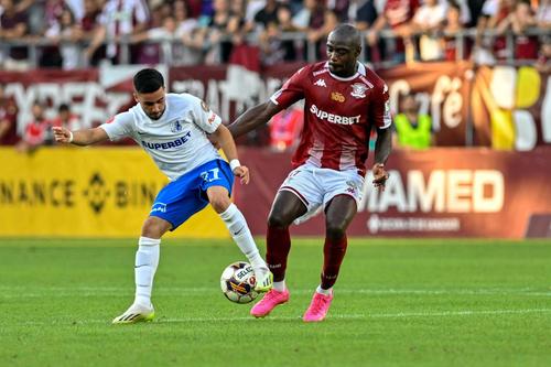 După Rapid - Farul 3-1 în etapa a 6-a din Superliga, Florin Răducioiu și Viorel Moldovan au analizat situația lui Enes Sali. Extrema stângă în vârstă de 17 ani a evoluat aseară din primul minut (foto: Raed Krishan/GSP)