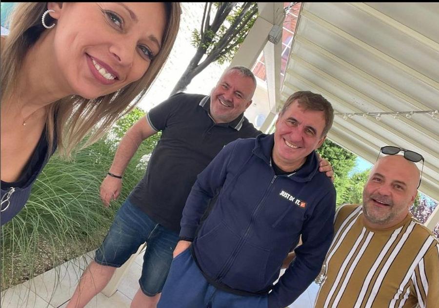 Imagine de la întâlnire, postată pe contul de Instagram al jurnalistei Carmen Mandiș. În imagine mai apar Mihai Iosif, Gică Hagi și Florin Manea Dezvăluire importantă la GSP Live » Gică Hagi, tentat cu o ofertă colosală: „M-am întâlnit deja cu el, m-au întrebat din țara cu bani mulți”