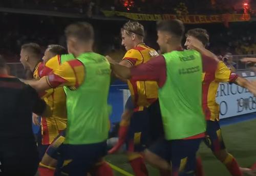 Atacantul român Rareș Burnete (19 ani) a debutat în Serie A și a contribuit la victoria obținută de Lecce în fața lui Lazio, scor 2-1.
