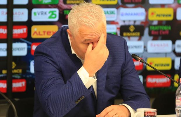 Marius Șumudică, în lacrimi în mijlocul conferinței de prezentare: „E cel mai frumos mesaj pe care l-am primit”