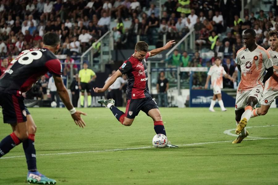 Răzvan Marin promite să facă cel mai bun sezon al său din Serie A la Cagliari / Foto: Imago Cum s-a transformat Răzvan Marin în câteva săptămâni „de la un simplu jucător de linia a doua la regizor de top”