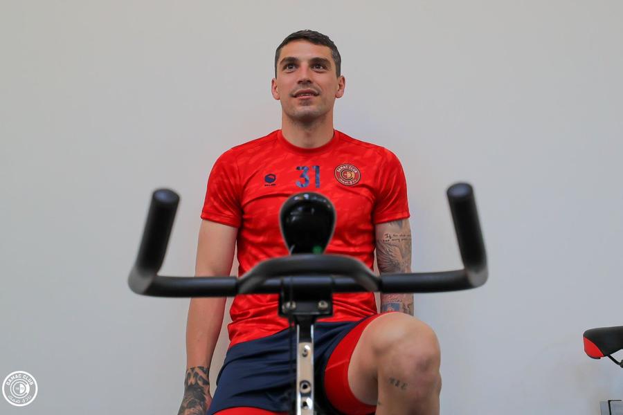 Nicolae Stanciu trage tare la sala de forță pentru a fi în formă la meciul de debut al lui Damac, vineri seară, acasă cu Al Khaleej / Foto: X Damac FC S-a închis robinetul cu petrodolari! Investitițiile șeicilor în achiziții scad dramatic: de la 15 vedete cumpărate cu minimum 20 de miloane € s-a ajuns la un singur star!