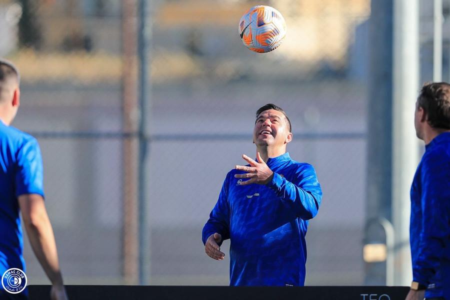 Cosmin Contra s-a înțeles cu Damac clasată pe 10 în sezonul trecut, să continue pe banca tehnică / Foto: X Damac FC S-a închis robinetul cu petrodolari! Investitițiile șeicilor în achiziții scad dramatic: de la 15 vedete cumpărate cu minimum 20 de miloane € s-a ajuns la un singur star!
