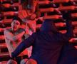 Ca după război! Imagini terifiante pe stadion: suporterii s-au umplut de sânge, au sărit din tribune, sunt zeci de răniți grav și cel puțin un mort