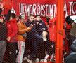 Ca după război! Imagini terifiante pe stadion: suporterii s-au umplut de sânge, au sărit din tribune, sunt zeci de răniți grav și cel puțin un mort