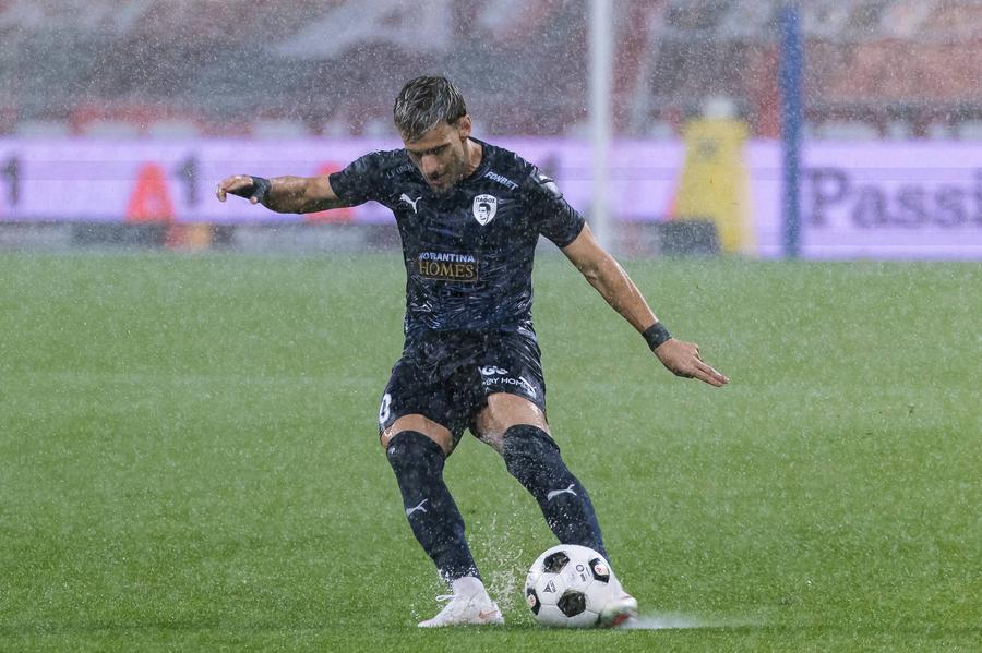 Vlad Dragomir // foto: imago images Titularul de la echipa națională, accidentare cu o lună înainte de debutul în Nations League
