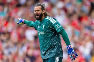 Regula din Premier League care nu îi permite lui Alisson să poarte banderola de căpitan la Liverpool