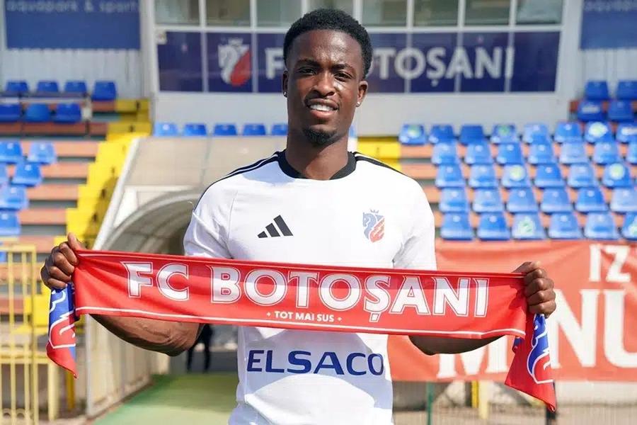 Roland Idowu a lăsat-o pe St. Mirren pentru clubul din Superligă