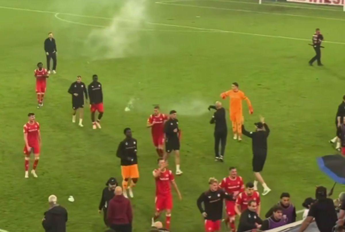 Mannheim - Kaiserslautern, întrerupt 20 de minute după scene șocante