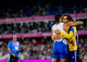 Armand Duplantis s-a impus în etapa de Diamond League de la Lausanne, după un duel spectaculos cu grecul Emmanouil Karalis