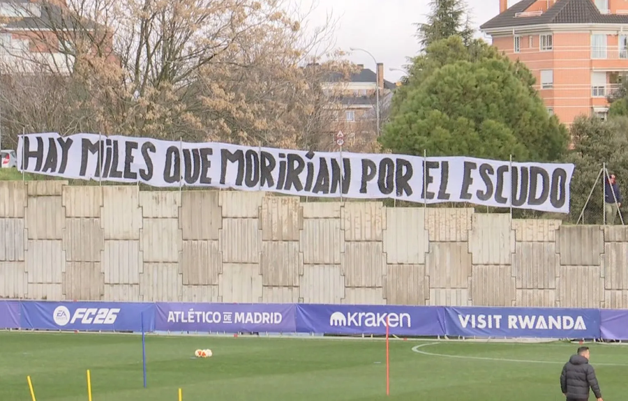Ultrașii lui Atletico i-au reproșat că nu mai are niciun atașament față de emblema clubului Julian Alvarez e inamicul numărul 1! » Baza de pregătire a lui Atletico, împânzită astăzi de mesajele ultrașilor!