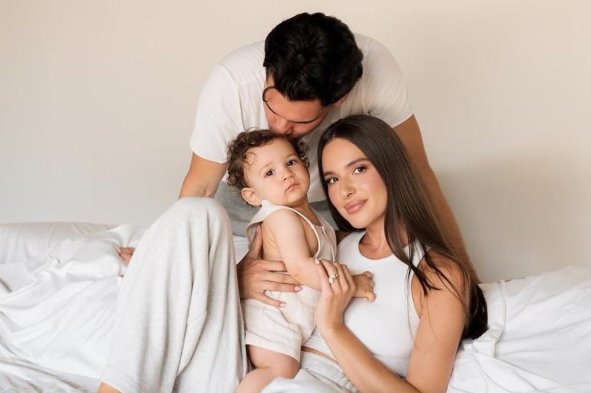Imagini adorabile de la aniversarea de un an a fiului lui Ianis Hagi » Elena a strălucit, alături de micuțul Giorgios