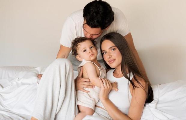 Imagini adorabile de la aniversarea de un an a fiului lui Ianis Hagi » Elena a strălucit, alături de micuțul Giorgios