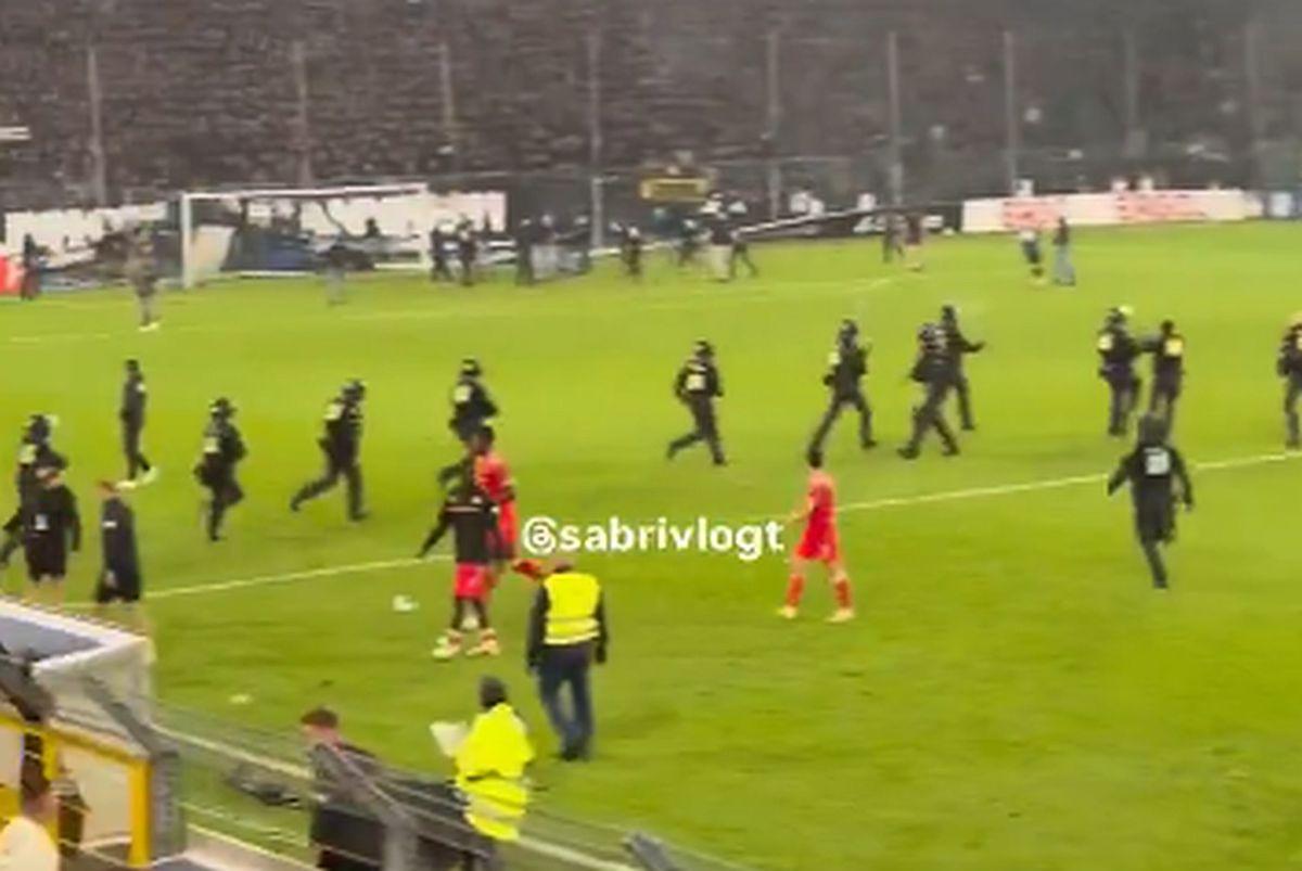 Mannheim - Kaiserslautern, întrerupt 20 de minute după scene șocante
