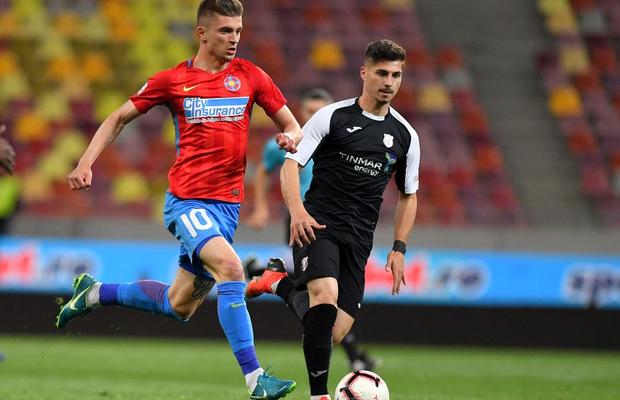 FCSB - CFR CLUJ // VIDEO Întrebarea care l-a făcut pe Florin Tănase să roșească: „Tu ești jucătorul cu care vorbește Becali?” » Ce a răspuns