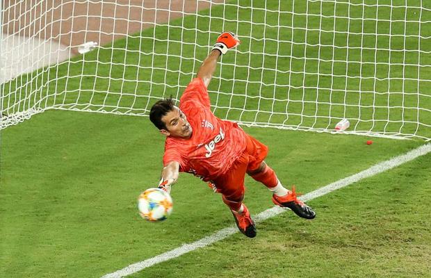 Îl ajunge pe Maldini! Buffon egalează recordul italian de meciuri la echipele de club