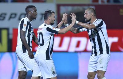 GALERIE FOTO Astra - Dinamo 3-2 // Cronică Cristian Geambașu: „Astra-i apărare, Dusan?”
