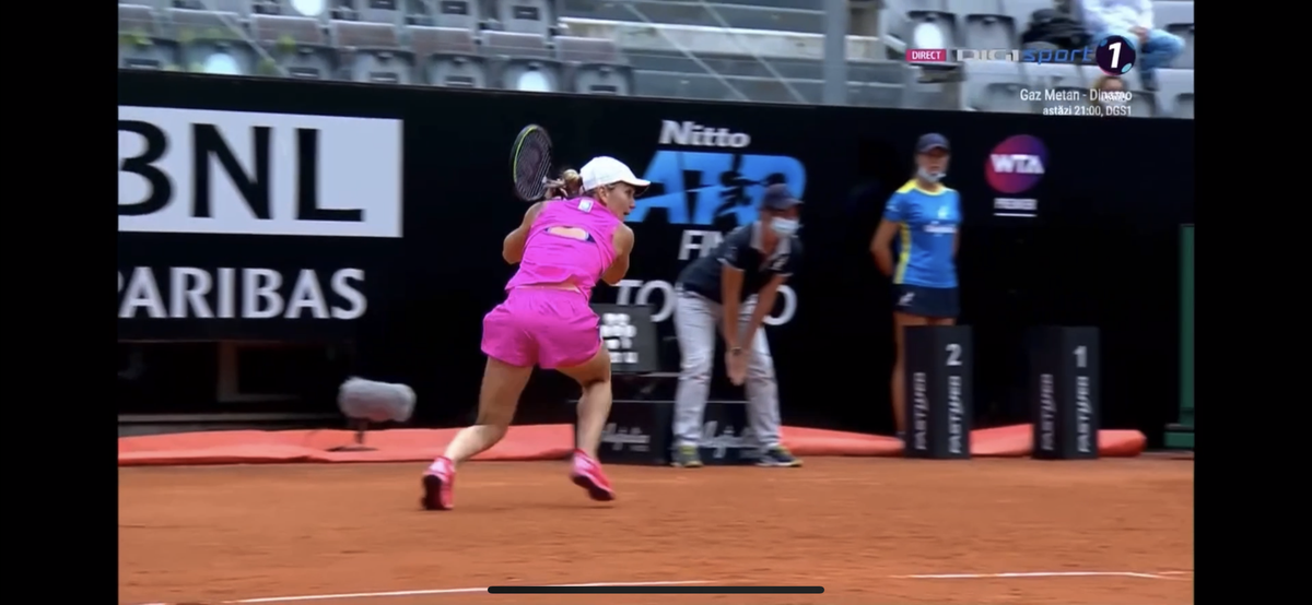 Emoții pentru Simona Halep în startul finalei cu Karolina Pliskova: Simona a căzut pe zgura de la Roma