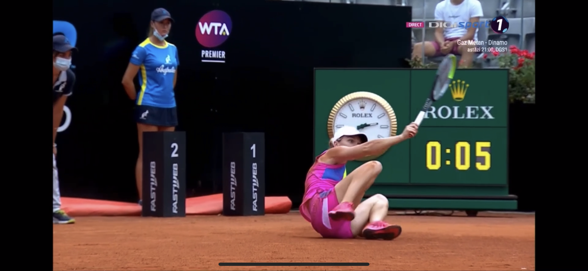Emoții pentru Simona Halep în startul finalei cu Karolina Pliskova: Simona a căzut pe zgura de la Roma