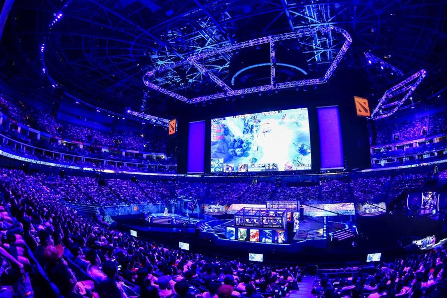 Un meci de Dota 2 în orașul chinez Shanghai, foto: Imago De ce DOTA 2 e mai important decât „naționala”, FCSB și Rapid la un loc » Încasări fabuloase pentru Primăria Capitalei