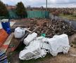 Bănci, termopane și șezlonguri din plastic sunt depozitate și ele în vechiul spațiu VIP