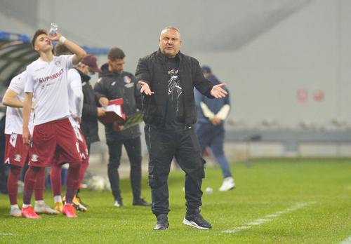 Dinu Gheorghe, fostul președinte al celor de la Rapid, crede că formația giuleșteană are nevoie de un nou antrenor, în contextul în care Mihai Iosif nu deține licența Pro și nu poate sta pe bancă la meciurile din Liga 1.