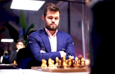 Conflict nemaivăzut în istoria șahului! Legenda Magnus Carlsen boicotează un tânăr campion american, despre care se zvonește că trișează printr-un vibrator anal