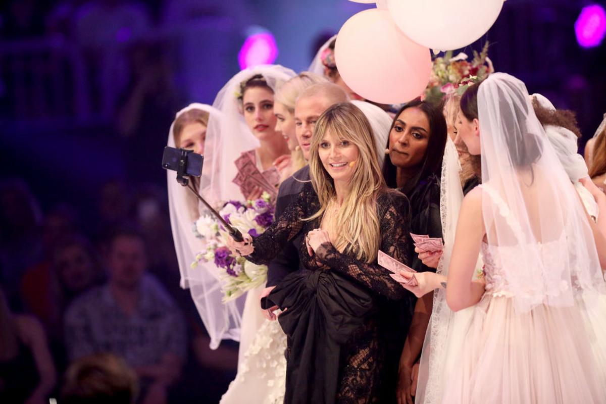 Supermodelul care a promovat naționala Germaniei a pozat topless la 50 de ani » Imagini incendiare