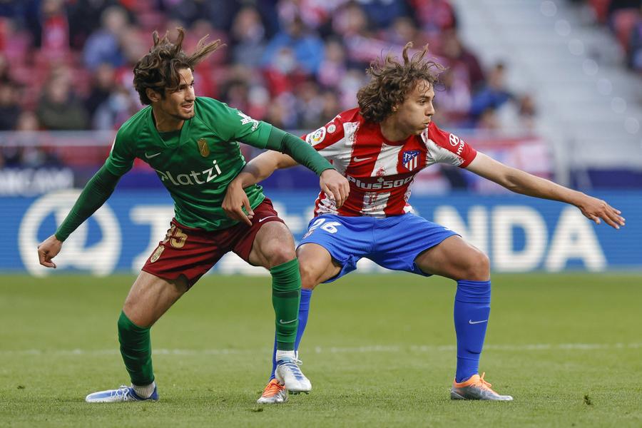 Javi Serrano în tricoul lui Atletico. Foto: Imago Images Incredibil! Cum a pierdut un jucător debutul în Europa League » Totul din cauza unei albine