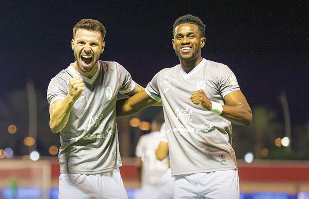 Cordea și Dugandzic au oferit assisturi în fața vedetelor Henderson, Wijnaldum și Dembele
