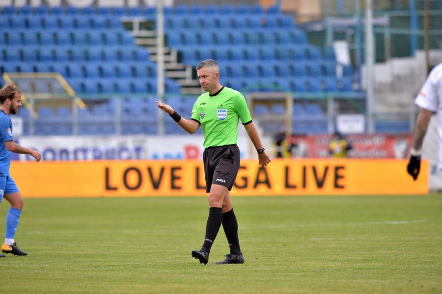 Radu Petrescu, în timpul meciului Academica Clinceni - Viitorul. Foto: Cristi Preda (GSP) Arbitrul l-a lăsat fără cuvinte: „Mi-a zis că sunt «o pușcărie de fotbalist»”