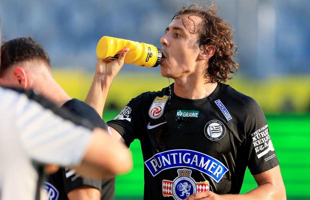 Incredibil! Cum a pierdut un jucător debutul în Europa League » Totul din cauza unei albine