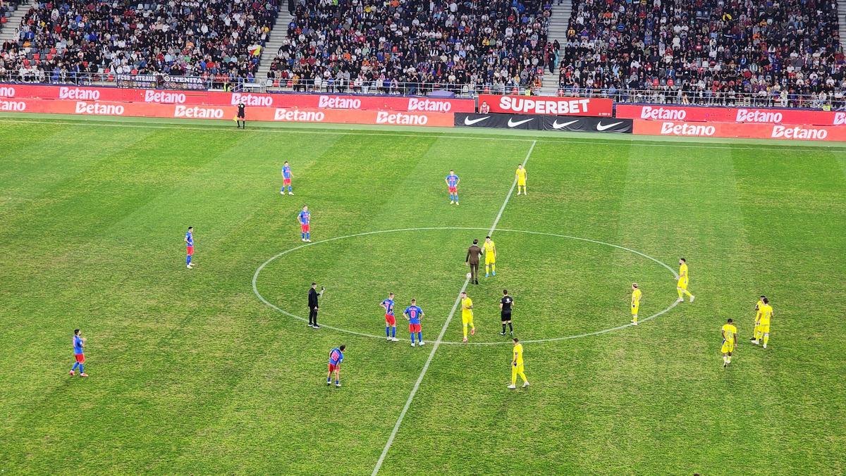 Spectacol înainte de FCSB - Petrolul! Ciprian Tătărușanu, aclamat de fani, a dat lovitura de start