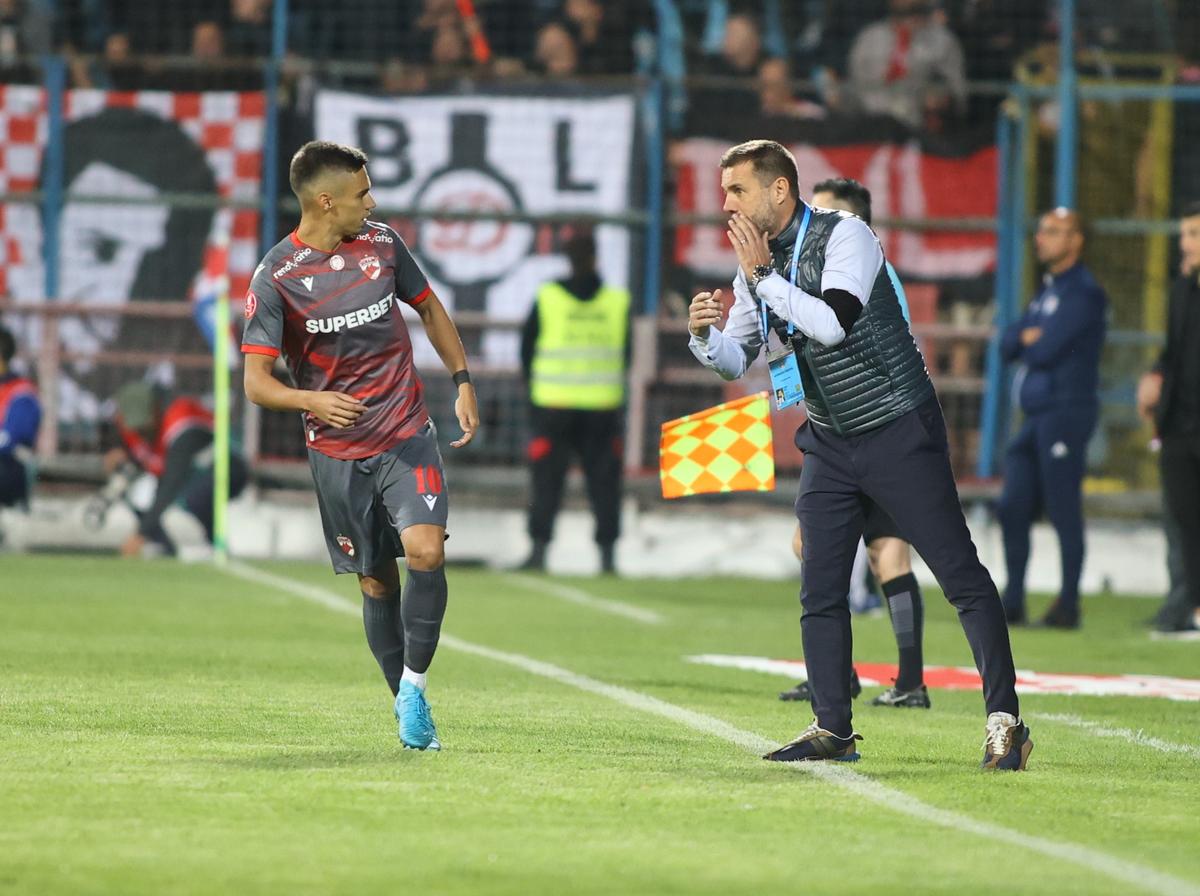 Dinamo ca un „câine” rău! Remiză la Galați cu Oțelul: echipa lui Dorinel Munteanu, neînvinsă în campionat