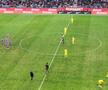 Spectacol înainte de FCSB - Petrolul! Ciprian Tătărușanu, aclamat de fani, a dat lovitura de start