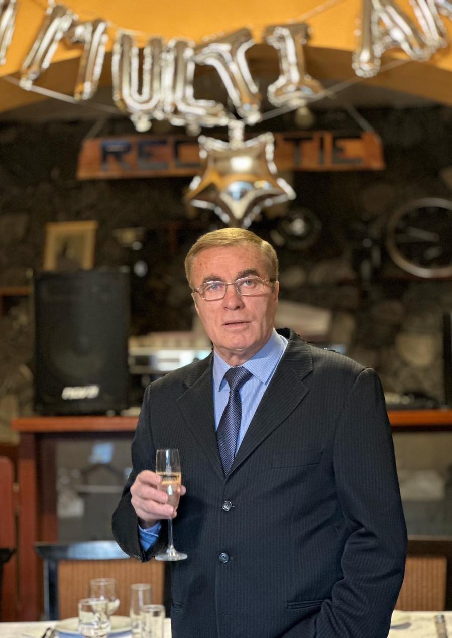 Constantin Miclea e implicat în politică din anii '90 A arbitrat în Liga 1, iar acum vrea să devină primar, după ce a pierdut prima dată la 6 voturi: „Orașul arată ca după război”