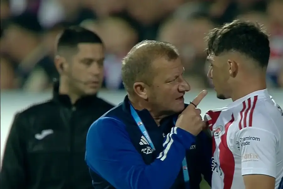 Fostul internațional Ilie Dumitrescu (55 de ani) a reacționat, după gestul scandalos făcut de Dorinel Munteanu (56), în meciul Oțelul - Dinamo, scor 1-1, din runda cu numărul #10 din Superliga. Despre lapidarea lui Dorinel Munteanu