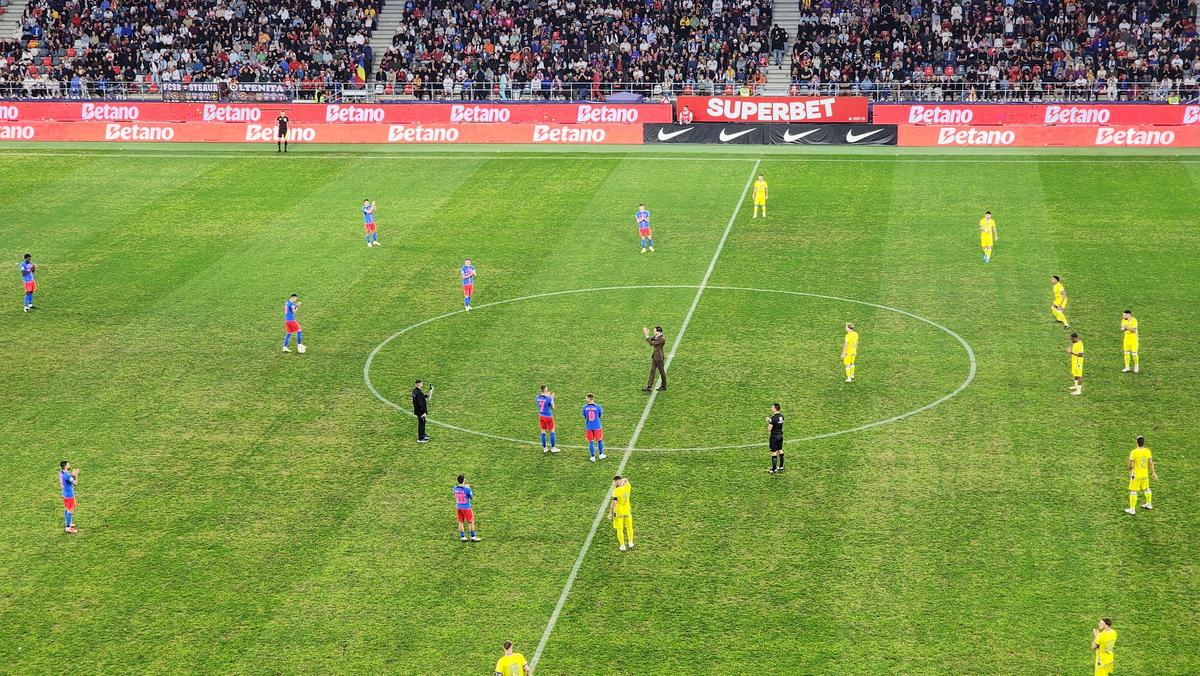 Spectacol înainte de FCSB - Petrolul! Ciprian Tătărușanu, aclamat de fani, a dat lovitura de start