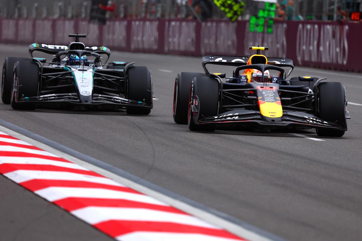 Lewis Hamilton i-a oferit scuze coechipierului său de la Ferrari pentru modul în care a gestionat finalul Marelui Premiu al Azerbaidjanului