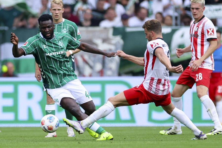 Noi mesaje delirante postate de fostul campion al Bundesligii: „Viața este ca un pantof. Nu poți bea o vacă pentru că pământul este un morcov”
